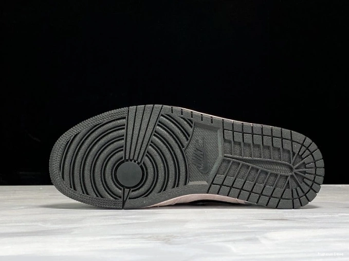 HYPE Mid Jordan (W) Iridescent Powder 1 Air BQ6472-602 Dirty 0819